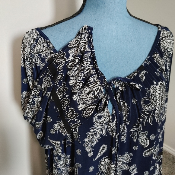 Blue and white dress - Picture 2 of 4